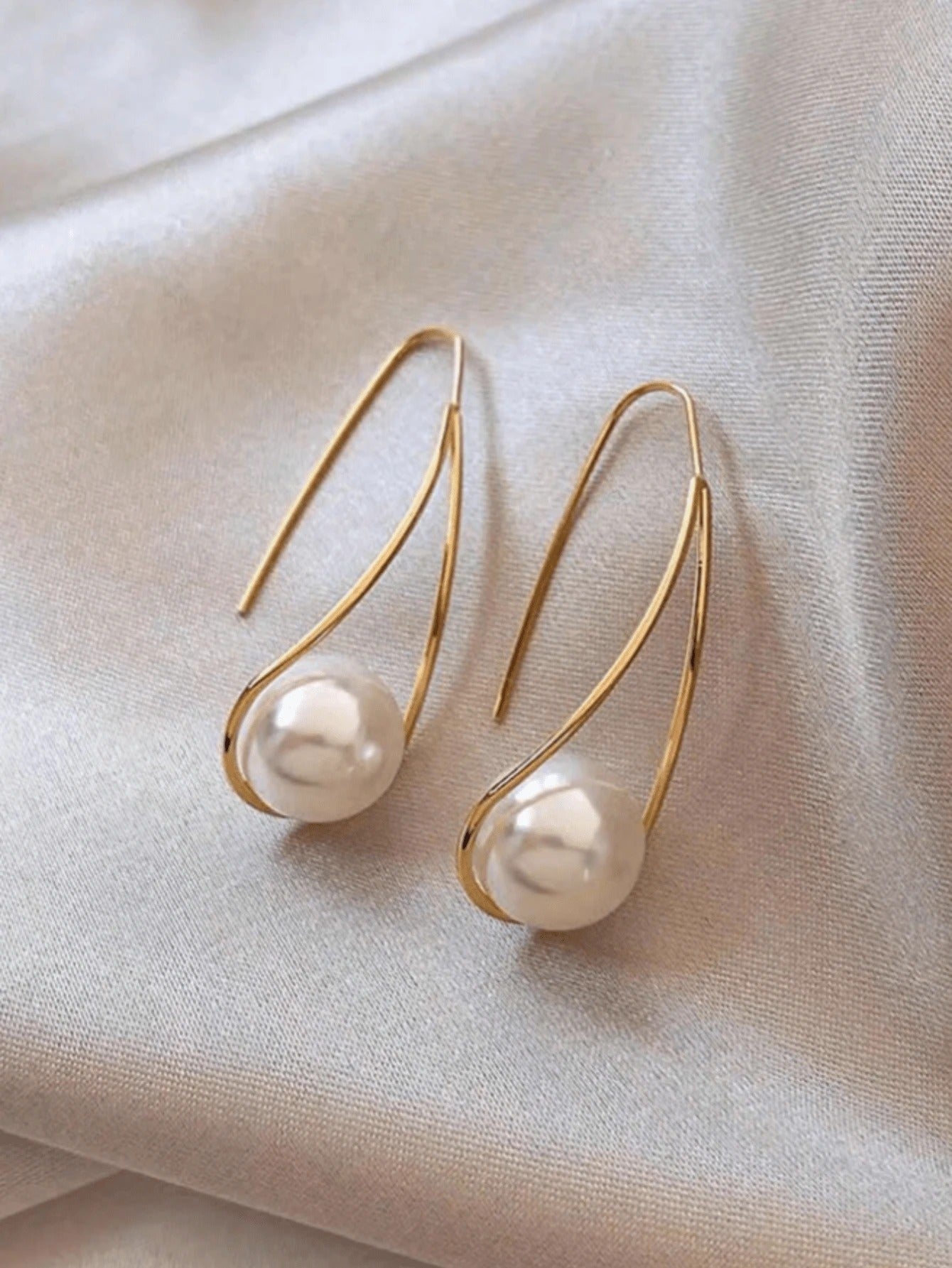 Boucles d'oreilles pendantes élégantes en perles