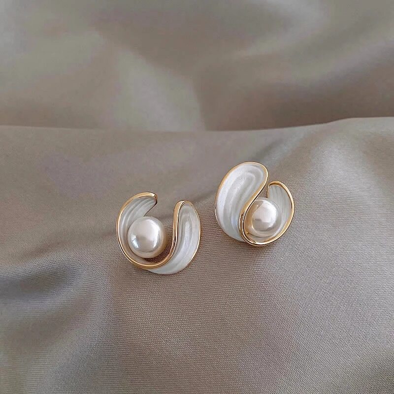 Boucles d'oreilles de luxe en or avec opales blanches et perles