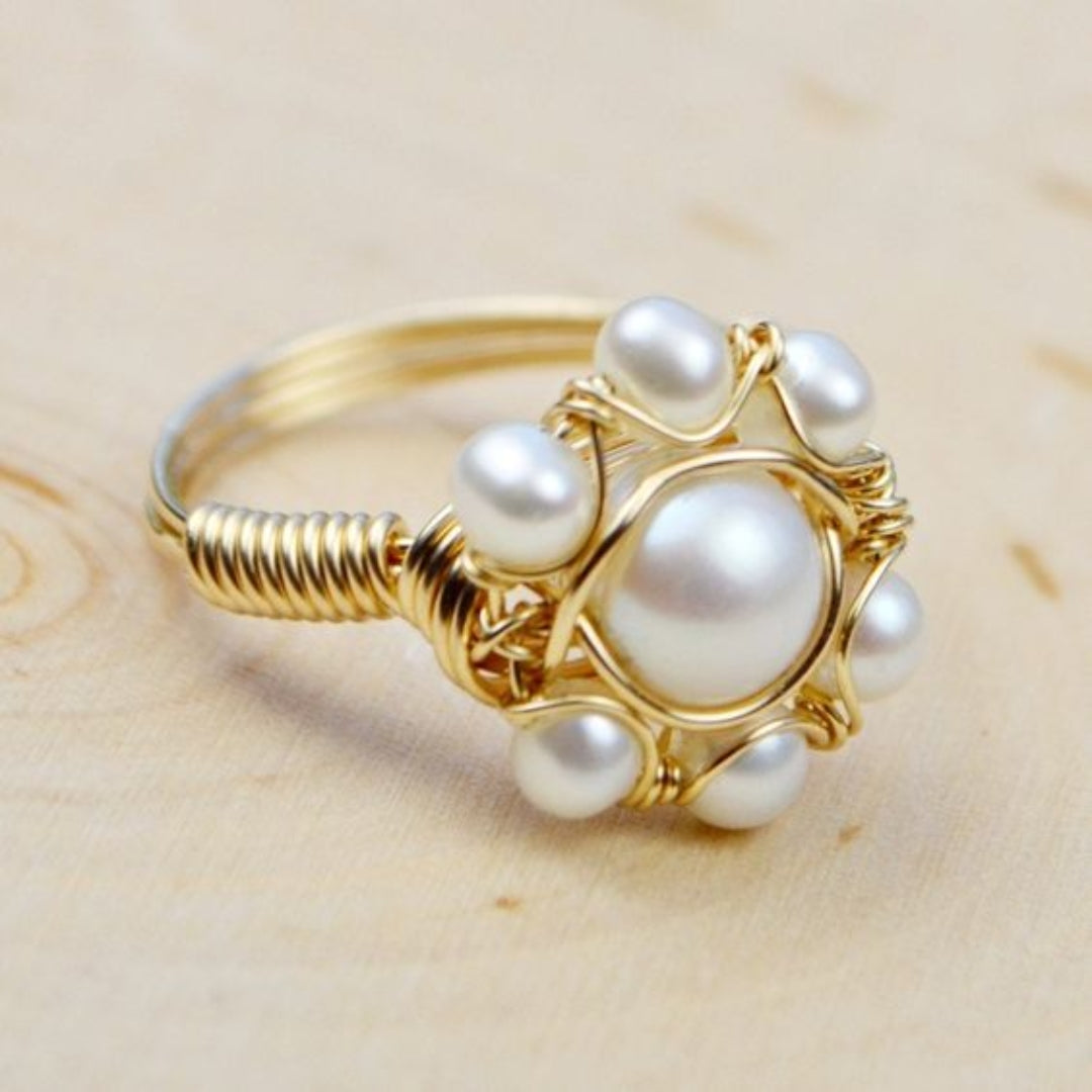 Bague vintage incrustée de perles dorées