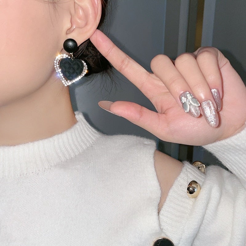 Black Heart Earrings In Gold