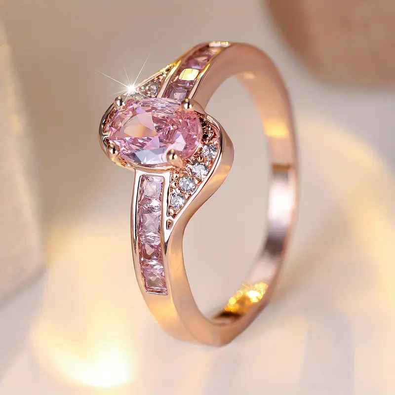 Bague exclusive en or avec cristal rose