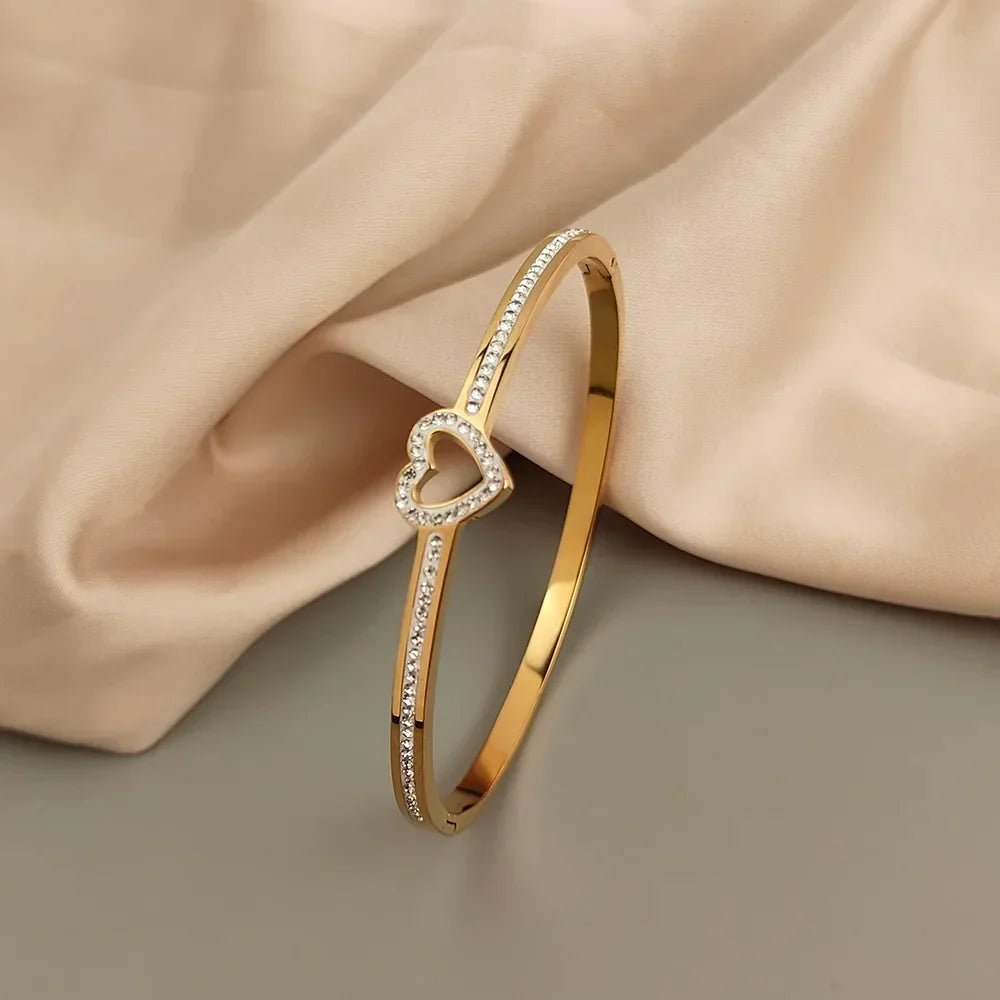 Bracelets joncs chics avec breloques en forme de cœur