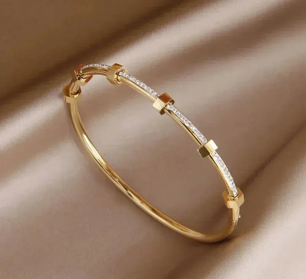 Bracelet en or brillant chic et élégant