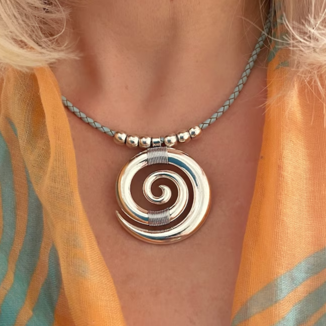 Collier vintage en argent en spirale