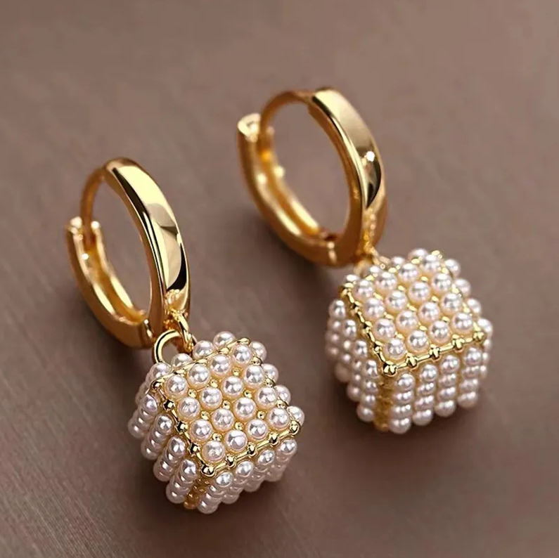 Boucles d'oreilles élégantes en perles cubiques