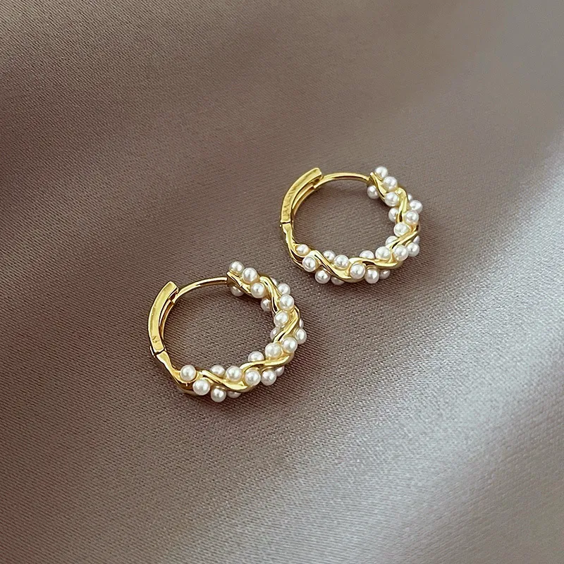 Boucles d'oreilles élégantes en perles rondes incrustées