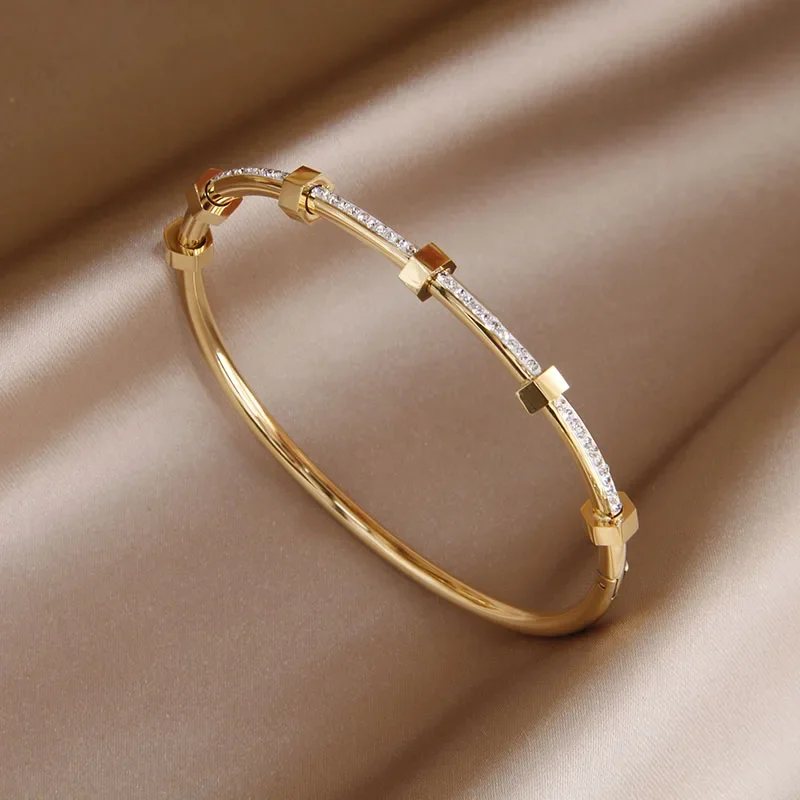 Bracelet doré éclatant