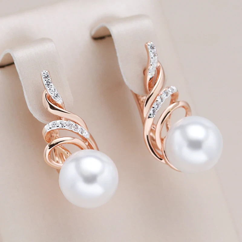 Boucles d'oreilles élégantes en spirale lumineuse avec perles