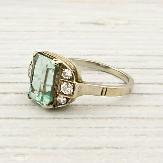 Bague vintage en verre vert incrusté