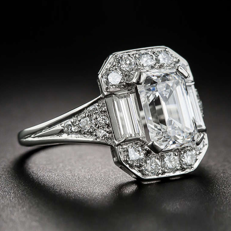 Bague vintage en argent avec zircone carrée