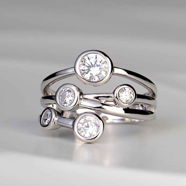 Bague vintage superposée en argent et oxyde de zirconium
