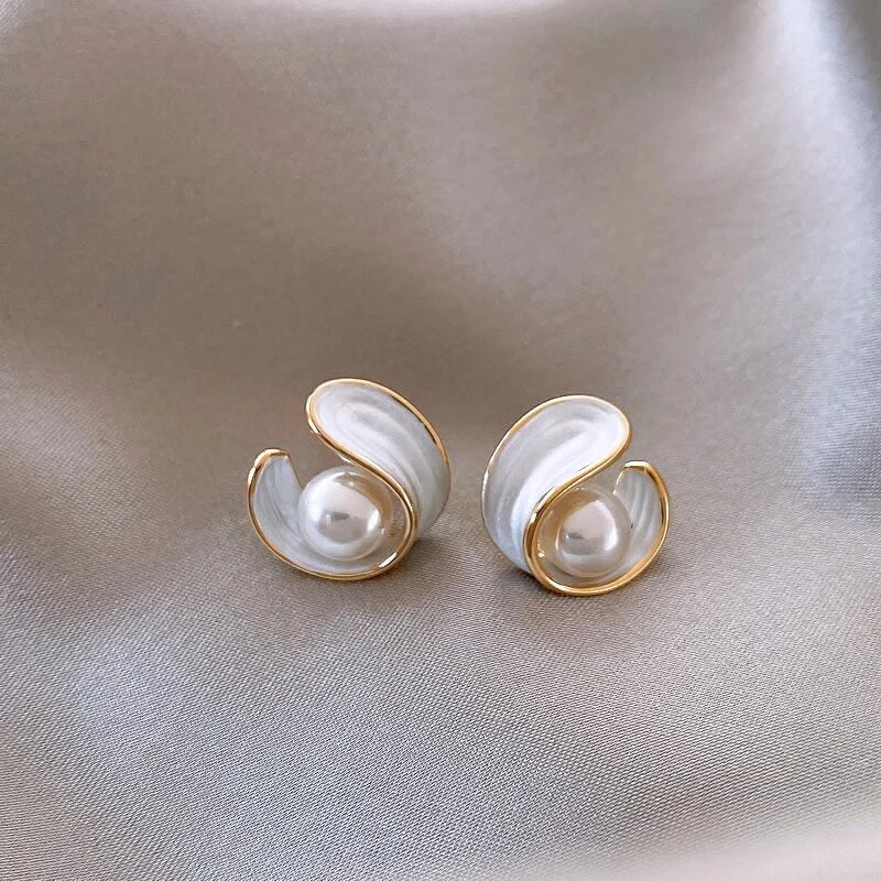 Boucles d'oreilles de luxe en or avec opales blanches et perles