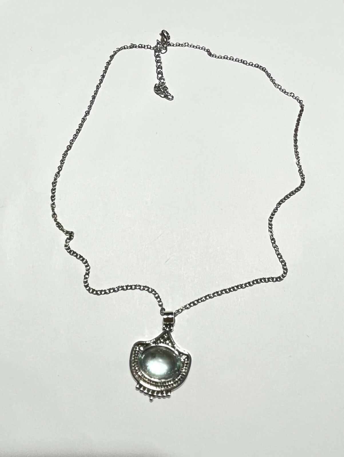 Collier vintage en pierre verte