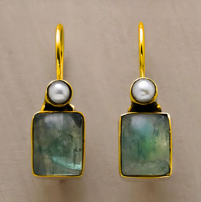 Boucles d'oreilles vintage en perles incrustées de pierres vertes