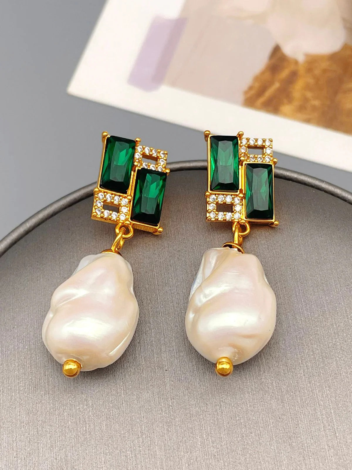 Boucles d'oreilles vintage perles baroques en verre vert