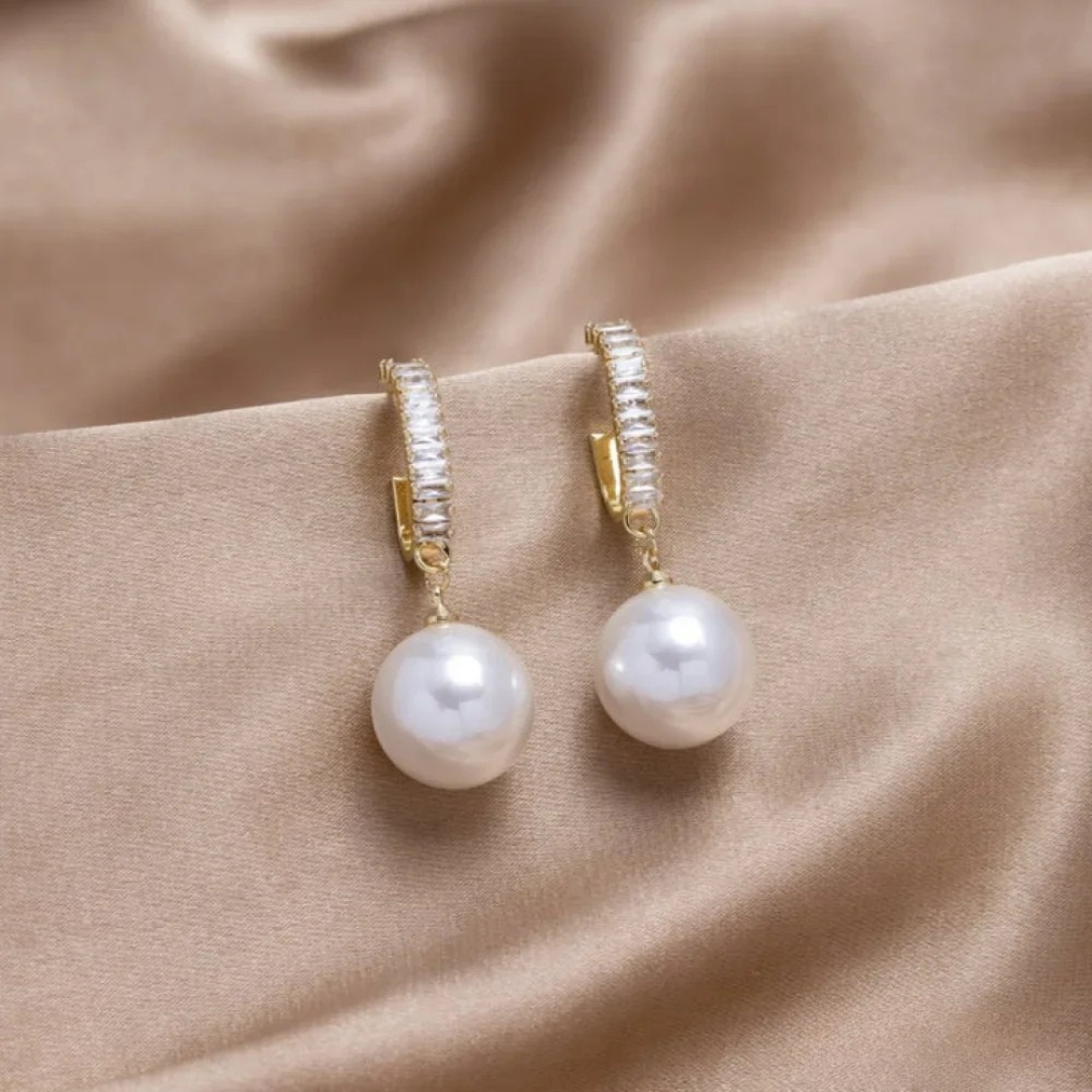 Boucles d'oreilles chics avec perles et zirconias