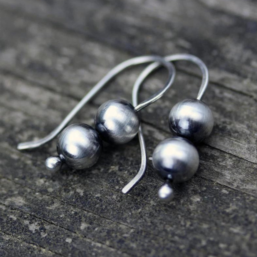 Boucles d'oreilles bohèmes argentées avec perles