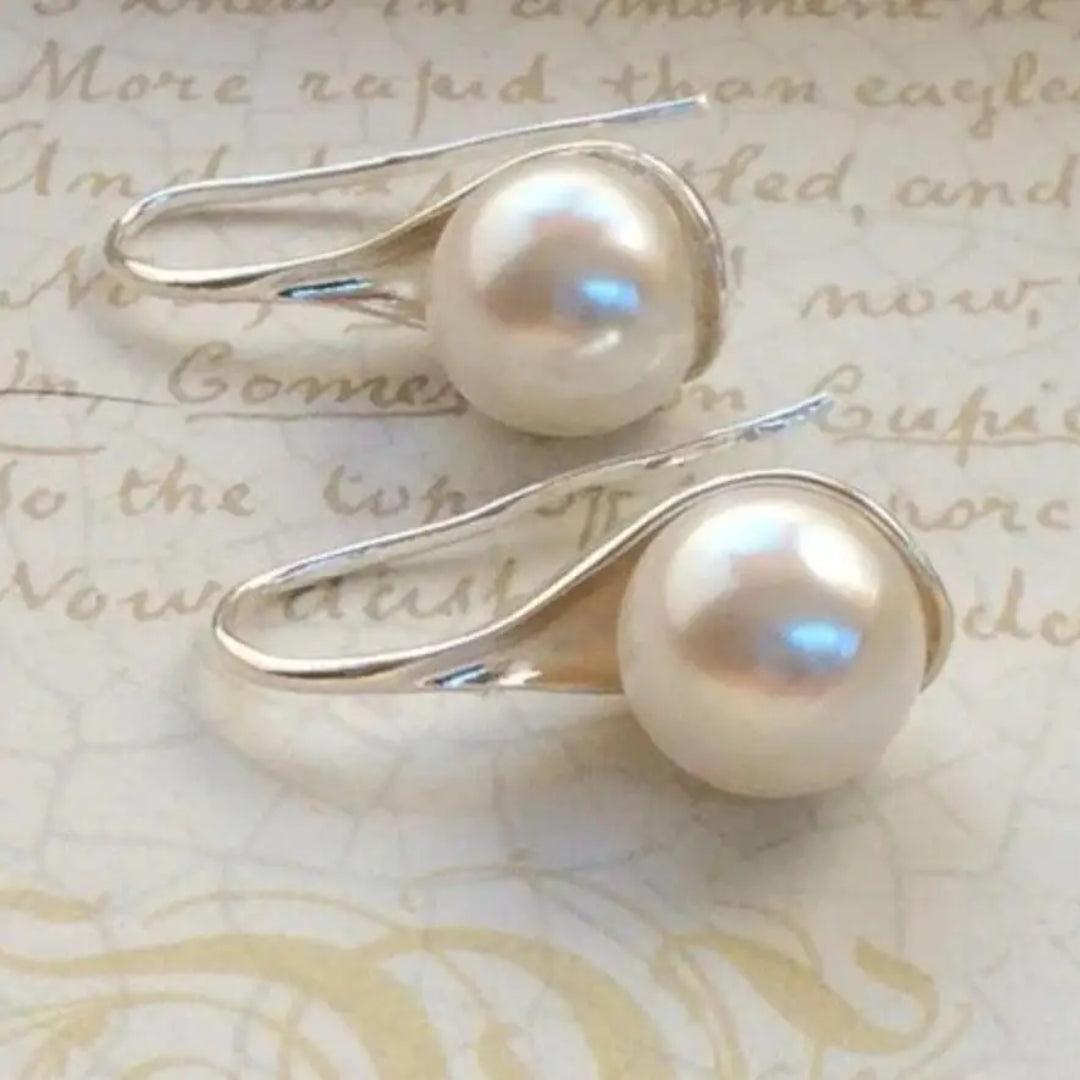 Boucles d'oreilles pendantes élégantes avec perles