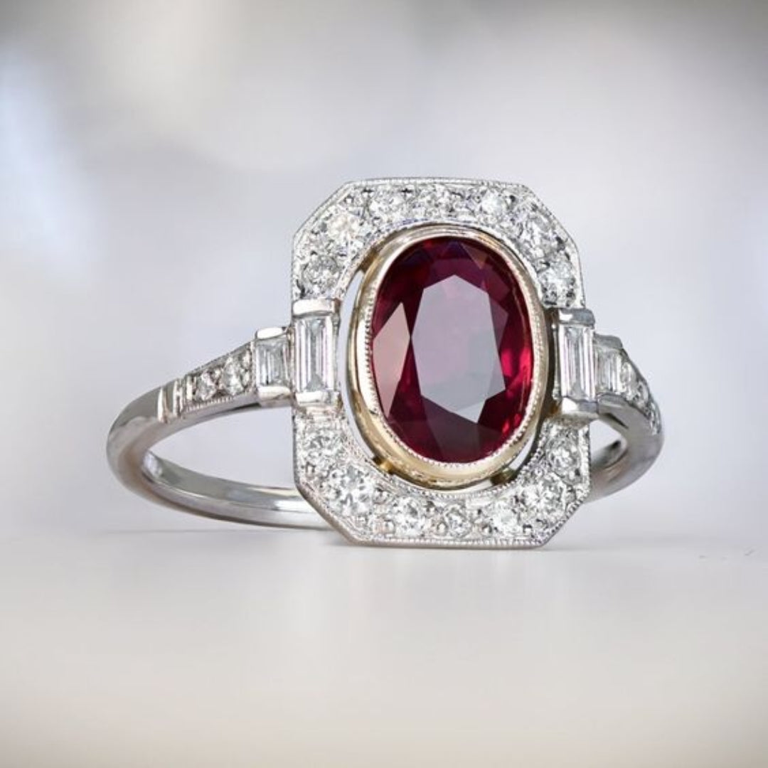 Bague vintage en argent avec zircon rouge