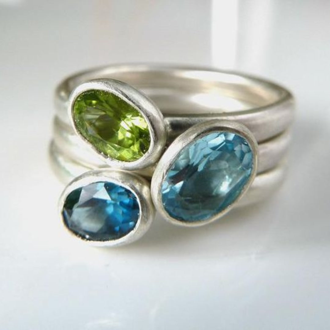 Bague Vintage Ovale en Argent Incrustée de Zirconium
