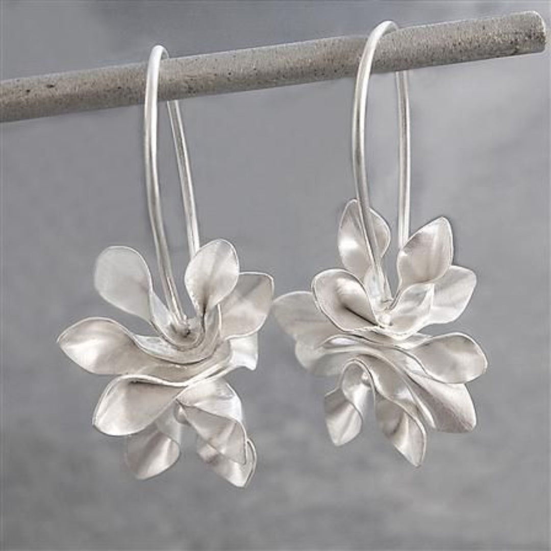 Boucles d'oreilles vintage irrégulières en argent avec fleur