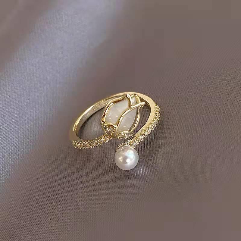 Bague ajustable tulipe blanche avec perle en or