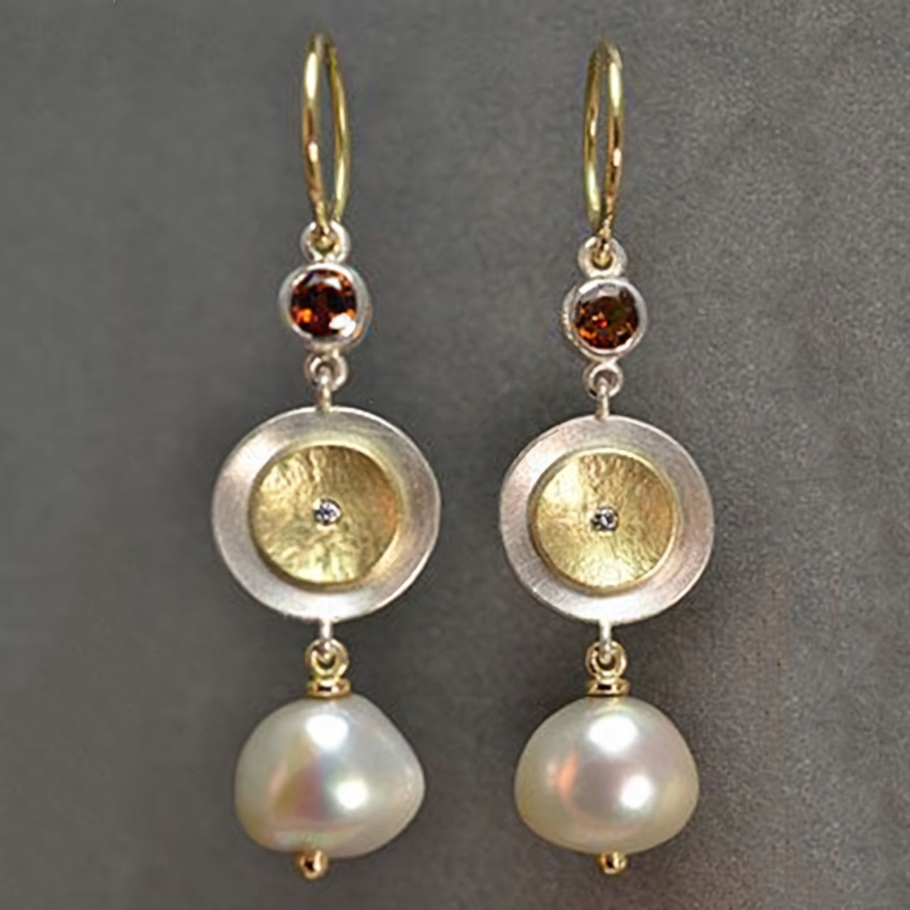 Boucles d'oreilles grenat doré et perles