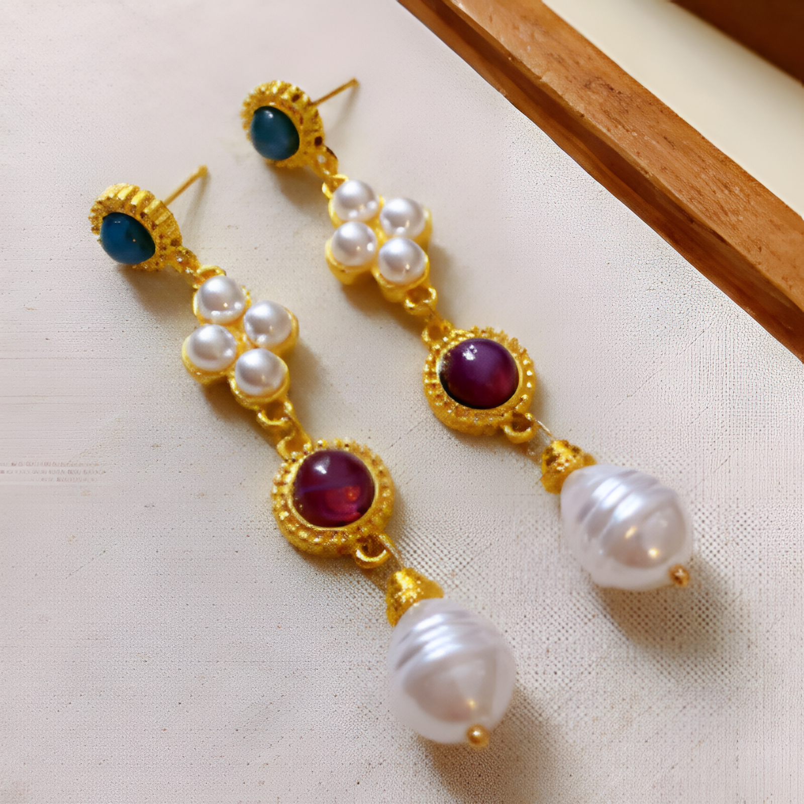 Boucles d'oreilles Heritage en perles et pierres précieuses