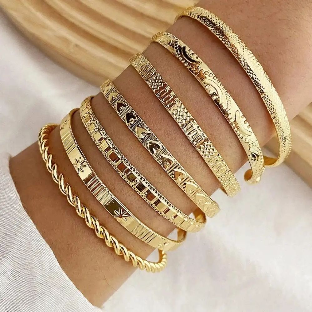 Ensemble de bracelets de style balnéaire ouverts en or