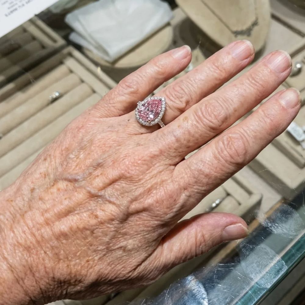 Bague en saphir rose en forme de goutte
