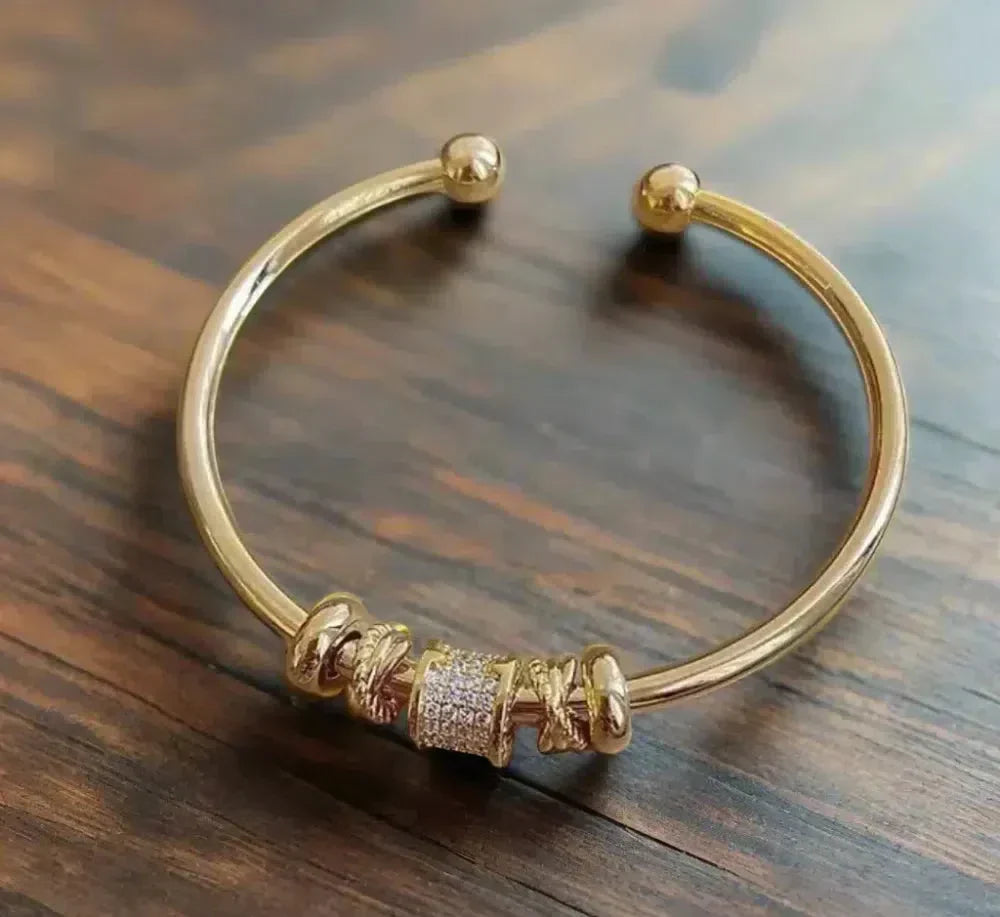 Bracelet réglable avec charms dorés