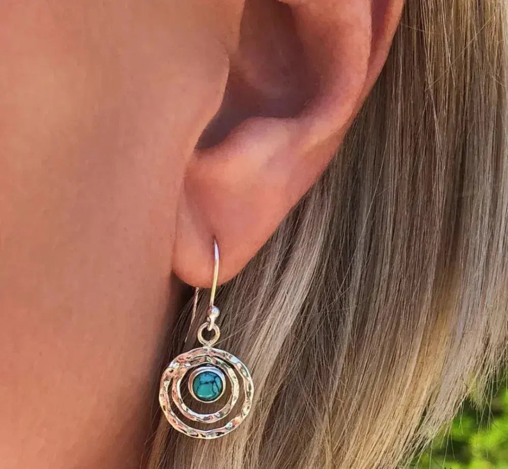 Boucles d'oreilles Saturn bohèmes avec pierre turquoise en argent et or