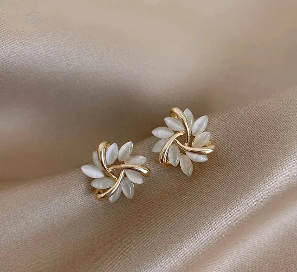 Boucles d'oreilles élégantes en opale avec motif cercle en fleur