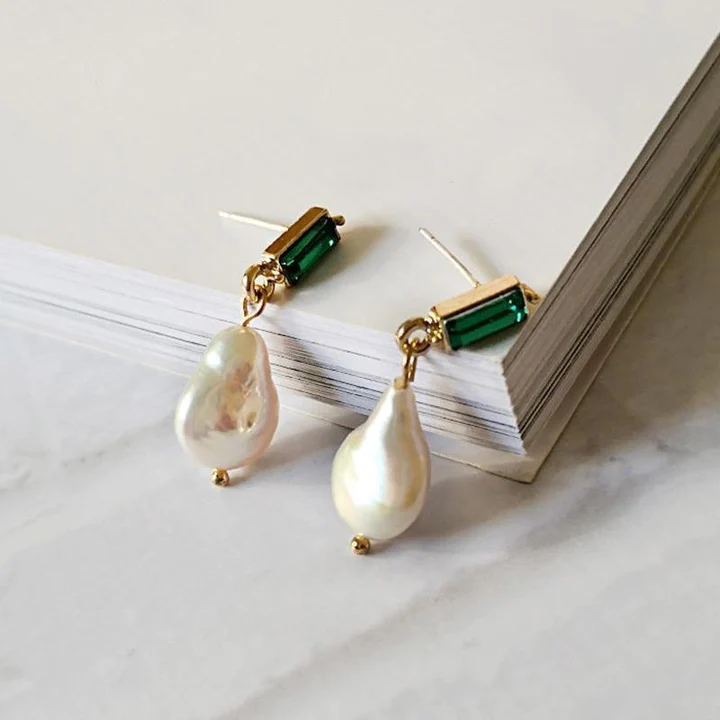 Boucles d'oreilles perles et émeraudes en or