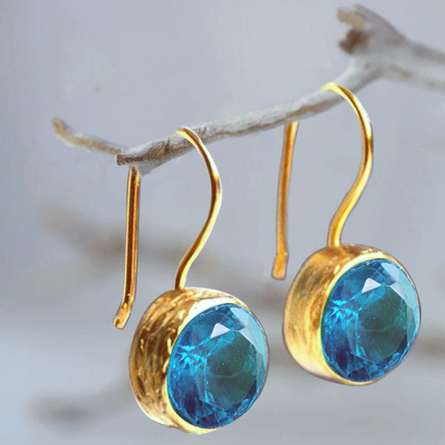 Boucles d'oreilles vintage dorées avec cristaux bleus