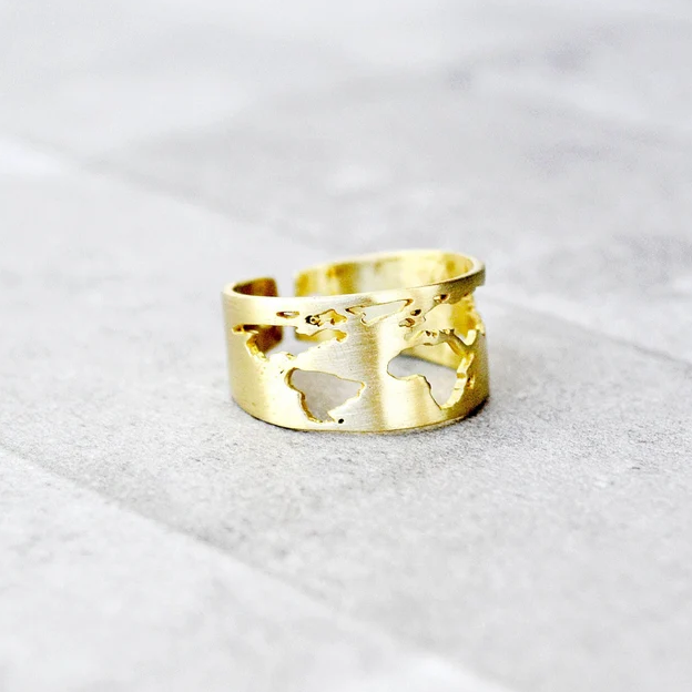 Bague vintage dorée ajustable représentant la Terre