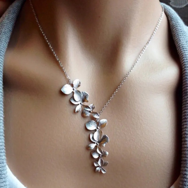 Collier de fleurs vintage en argent