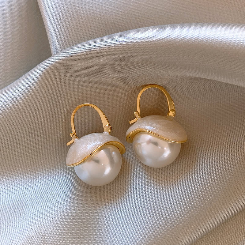 Élégantes boucles d'oreilles en perles d'or