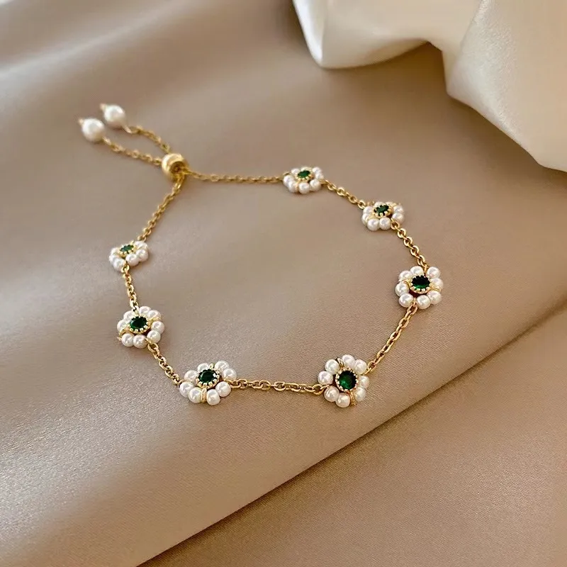 Élégant bracelet marguerite avec cristaux verts