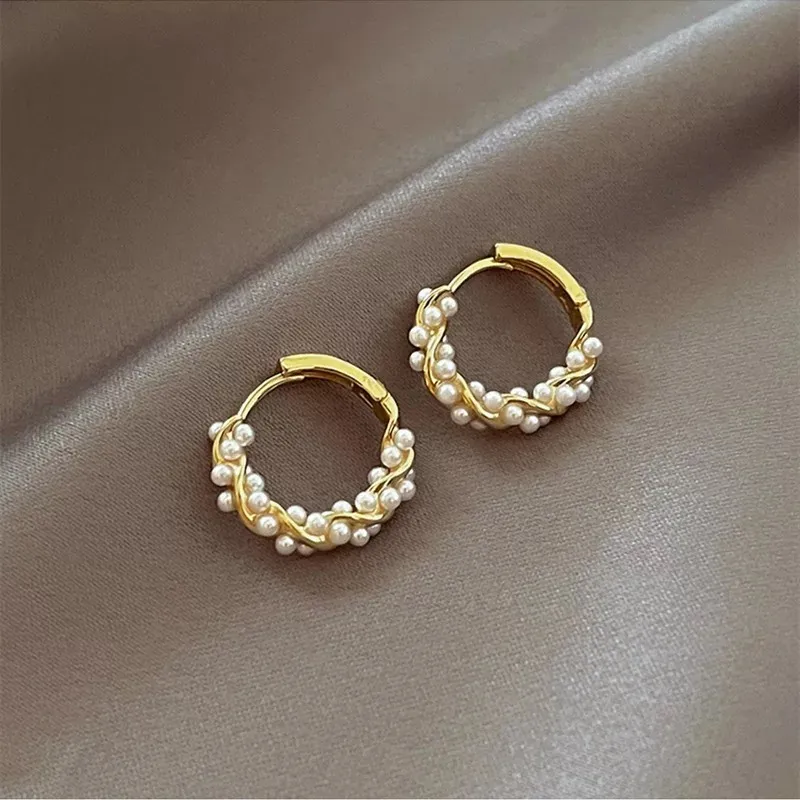 Boucles d'oreilles élégantes en perles rondes incrustées