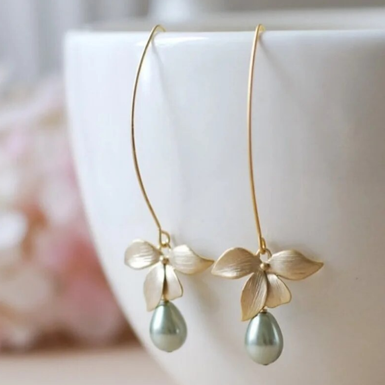 Boucles d'oreilles pendantes élégantes perles olive