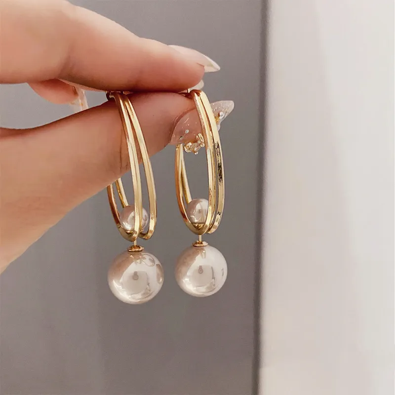 Boucles d'oreilles élégantes en perles d'or baroques
