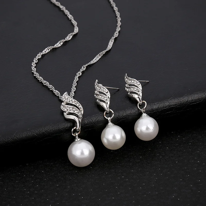 Ensemble perles élégant en argent brillant