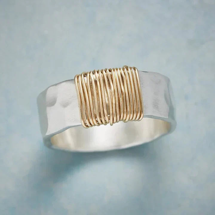 Bague intemporelle vintage en or et argent
