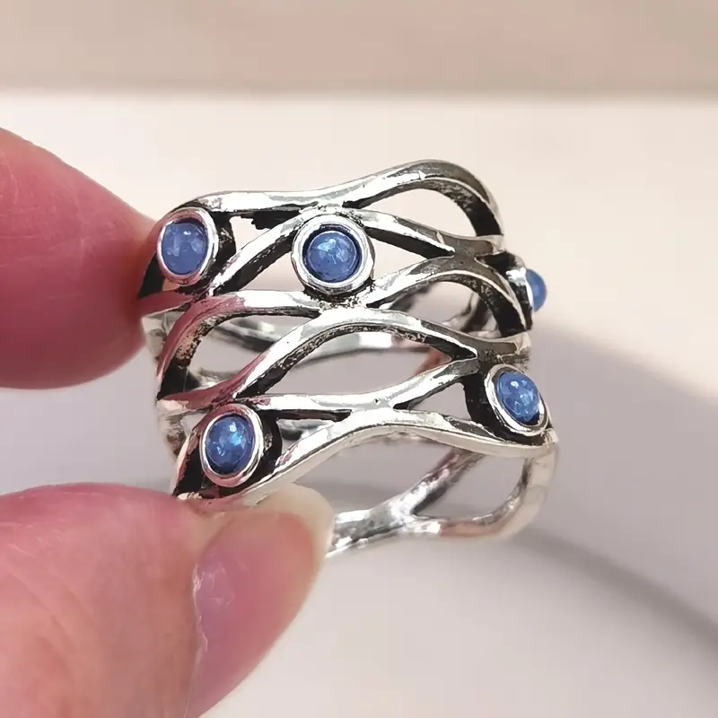 Bague vintage en argent avec pierres bleues incrustées superposées
