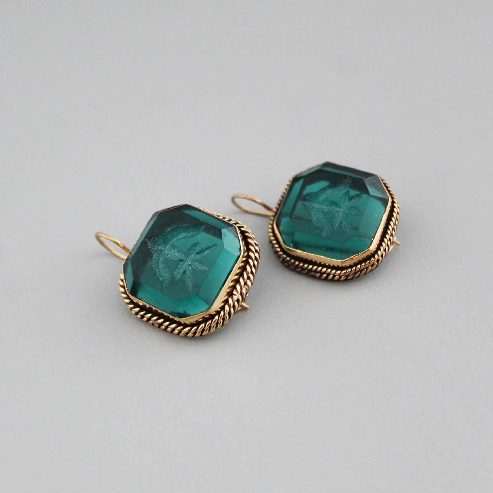Boucles d'oreilles vintage en verre vert