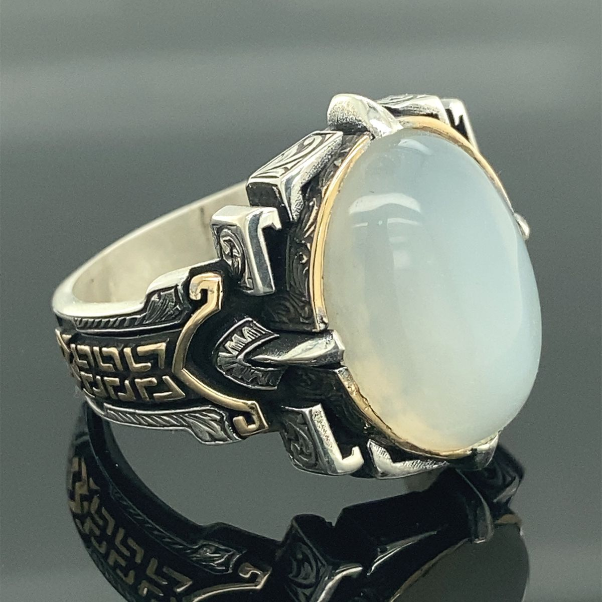 Bague Vintage en Opale Blanche avec Sceau